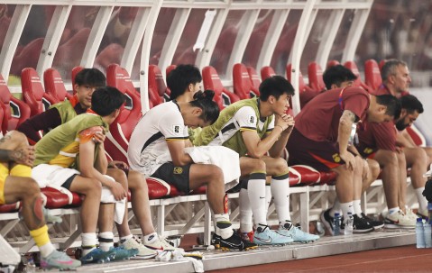 皇冠体育官网-包含中超比赛掀起观赛热潮，足坛风云再起的词条