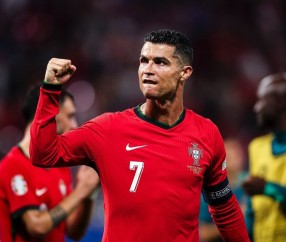 皇冠体育登录-葡萄牙球队逆袭成功，锋线势不可挡(乒乓球必背十句口诀技巧)